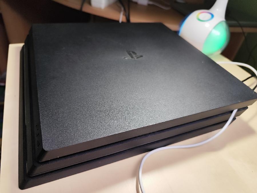 PLAYSTATION 4 PRO, 1 TB - 3