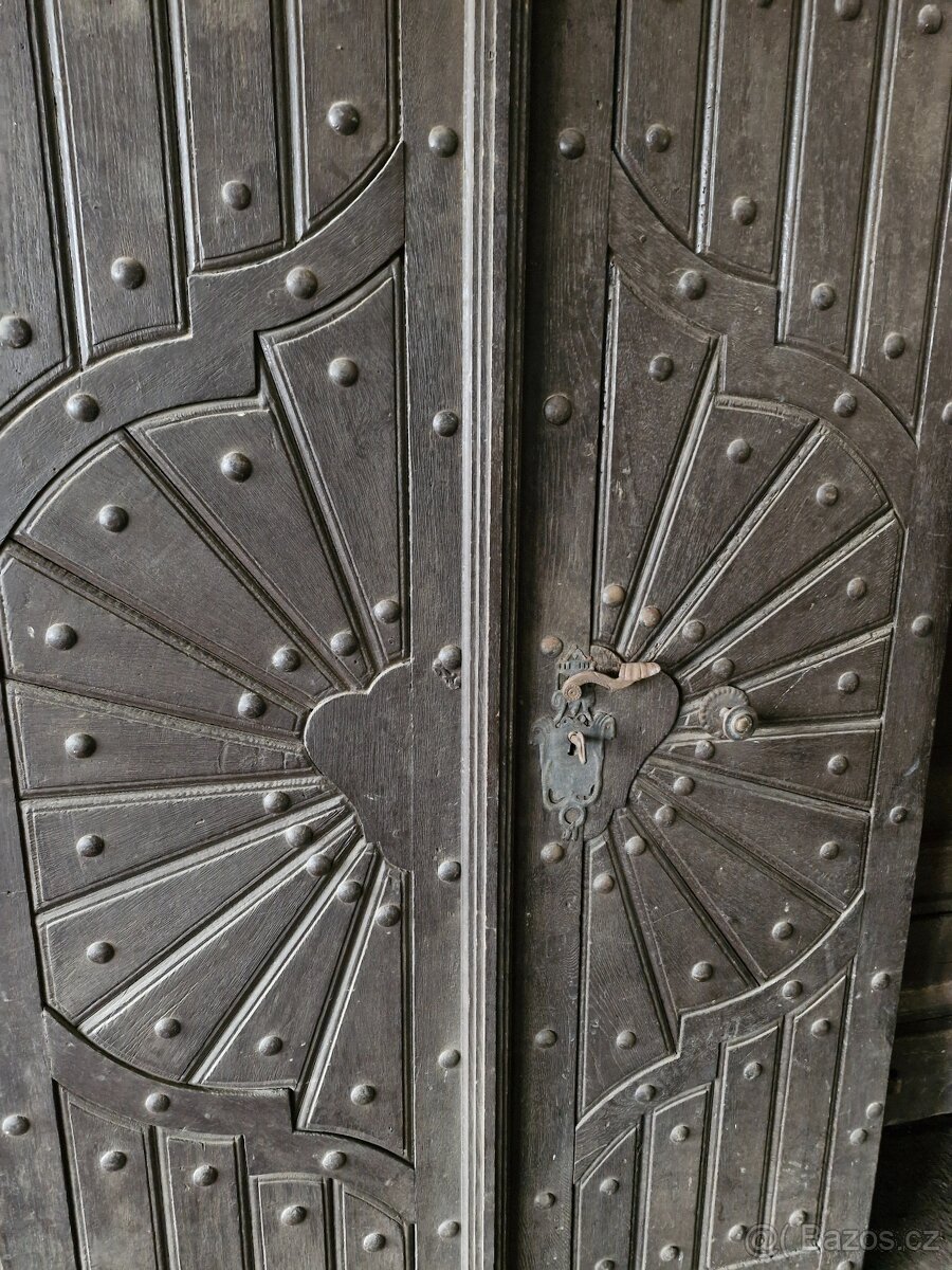 Historické staré dveře - 3