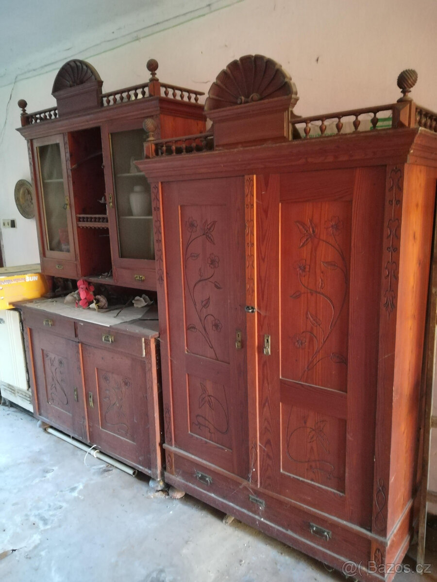 Prodám starožitné skříně - 3