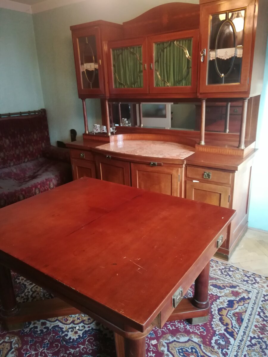 STAROŽITNÝ OBÝVACÍ POKOJ - 3