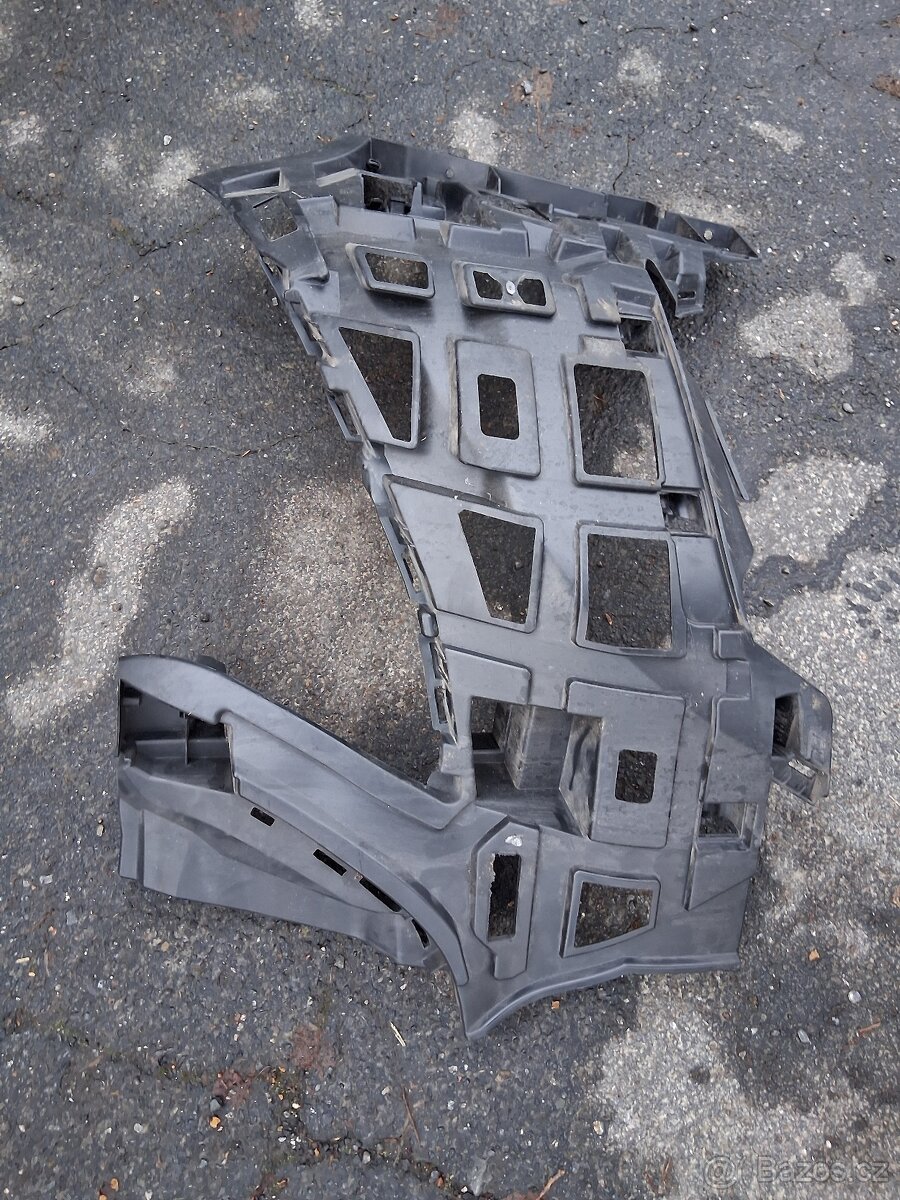 Mercedes w447 drzak narazniku - 3