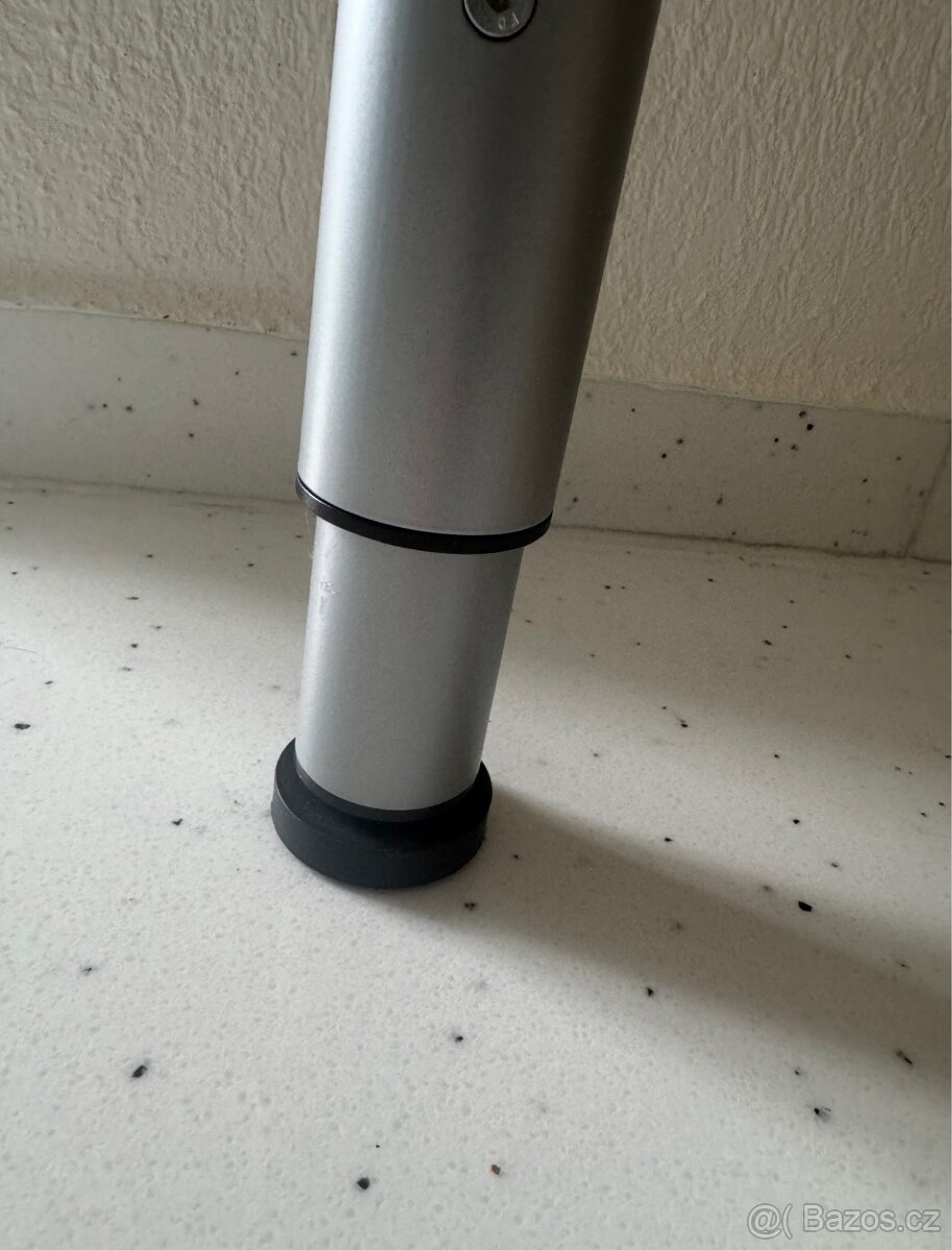 Kancelářský stůl - 3