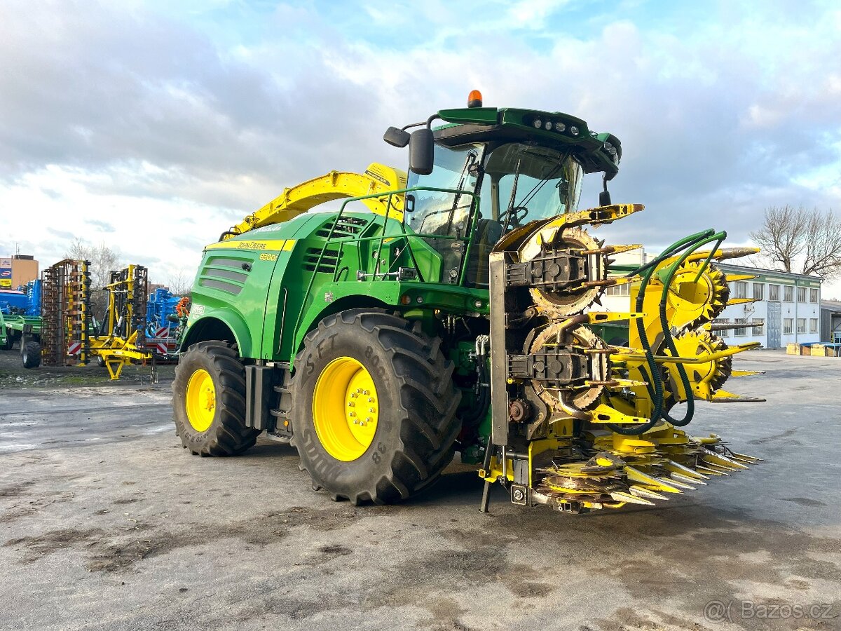 sklízecí řezačka John Deere 8300 - 3