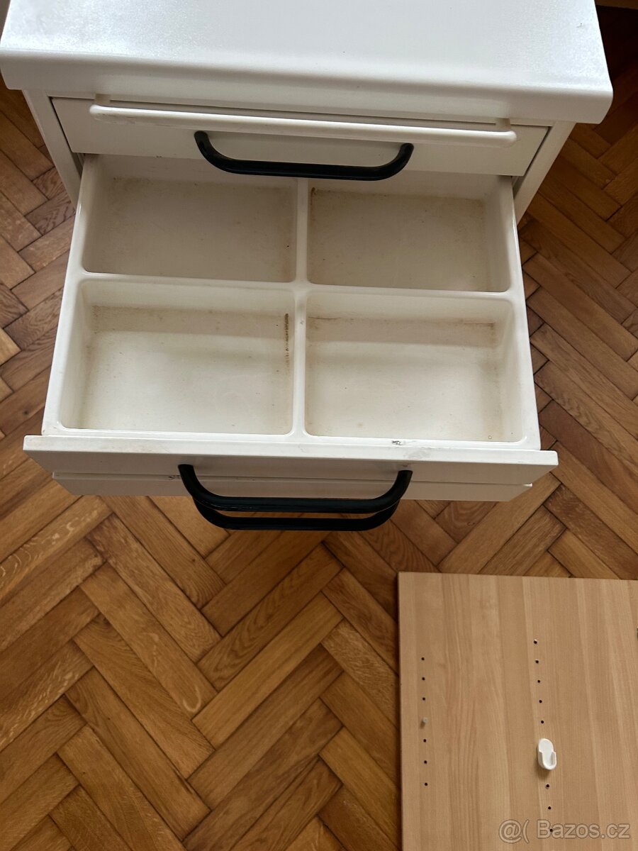 Prodám zdravotnický stolek - 3