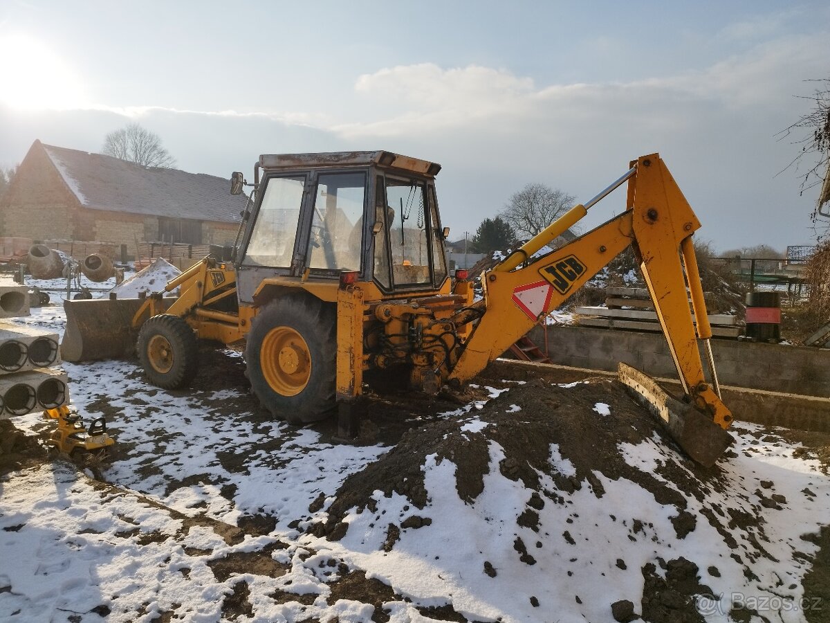 Traktor bagr JCB - 3