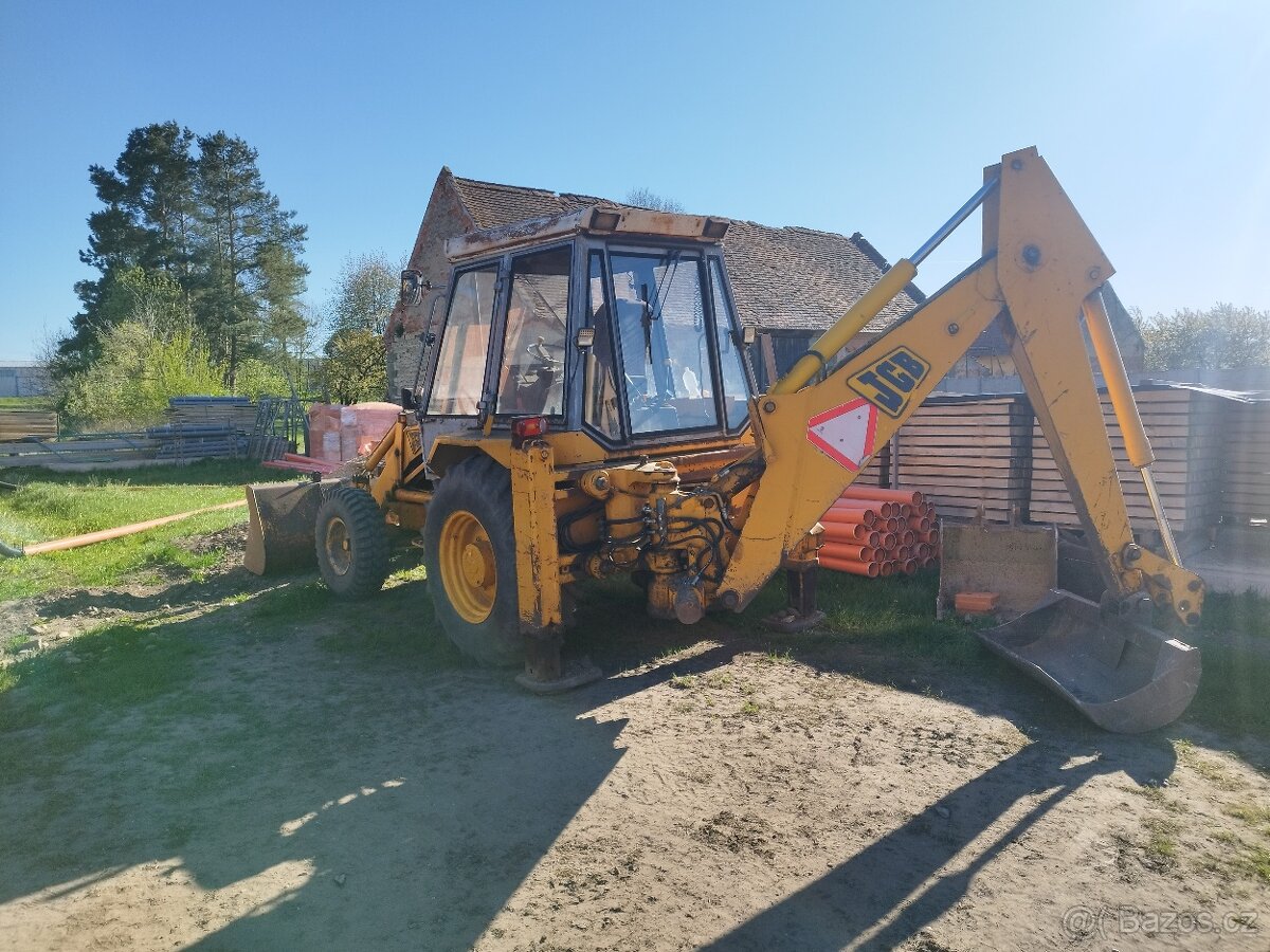 Traktor bagr JCB - 3