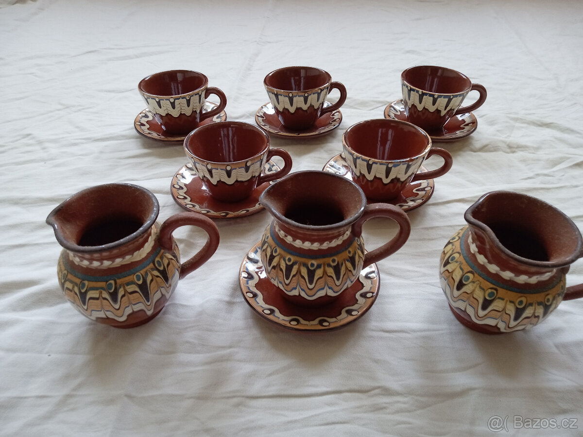 Hrnečky s podšálky hnědé. - 3