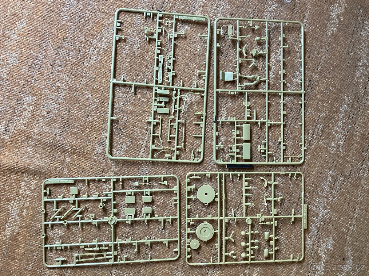 Prodám stavebnici M-151 A2 MUTT WITH TOW MISSILE LAUNCHER, - 3