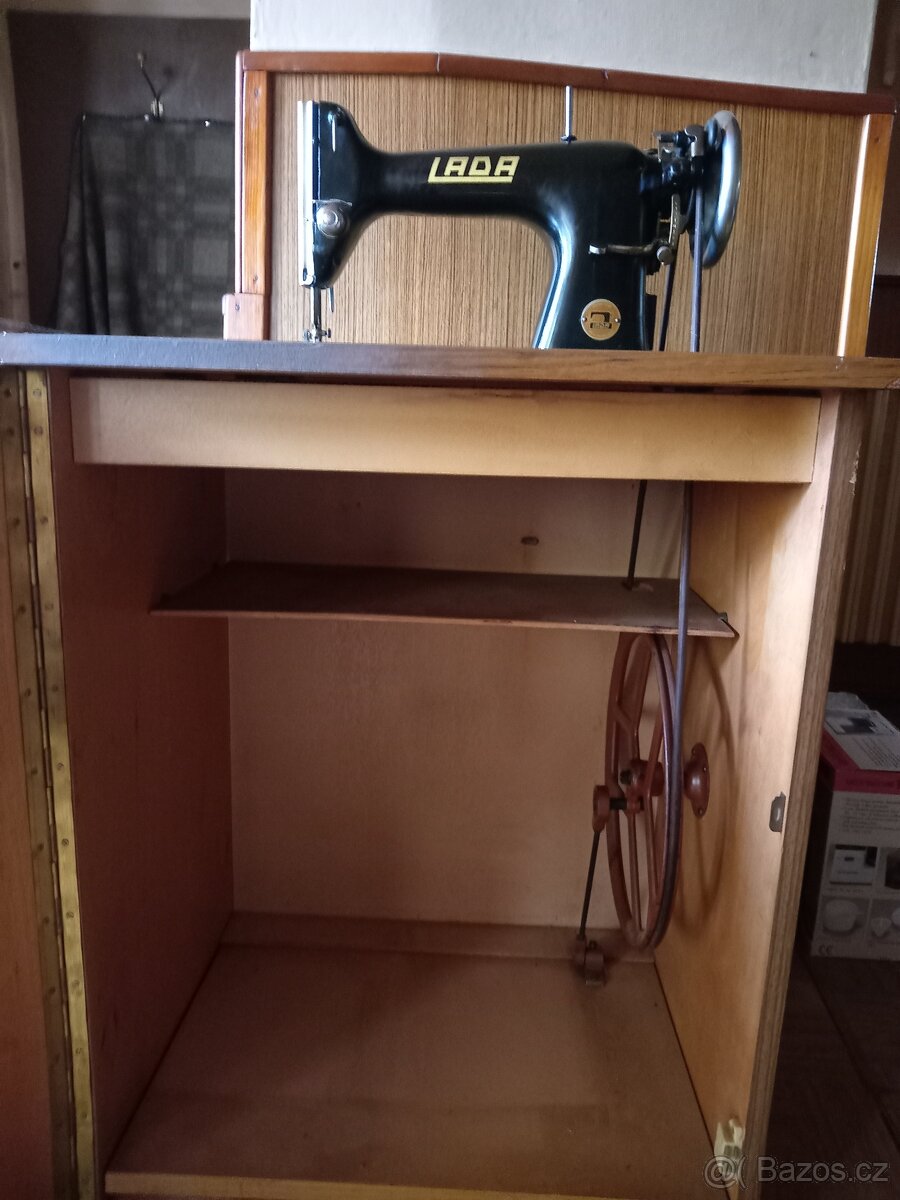 Šicí stroj LADA - 3