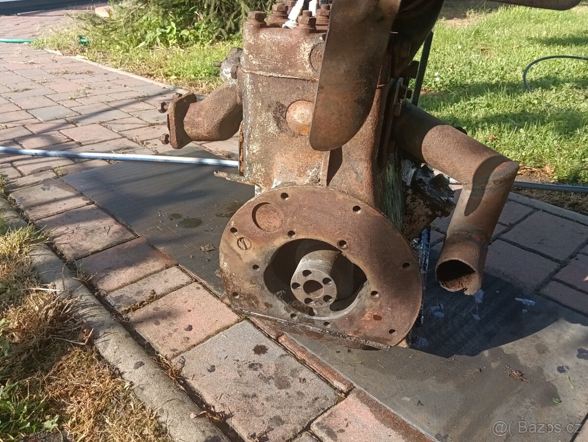 Škoda Popular motor - 3