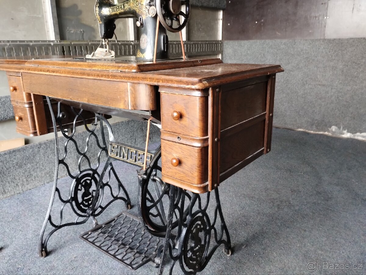 Starý šlapací šicí stroj Singer - 3