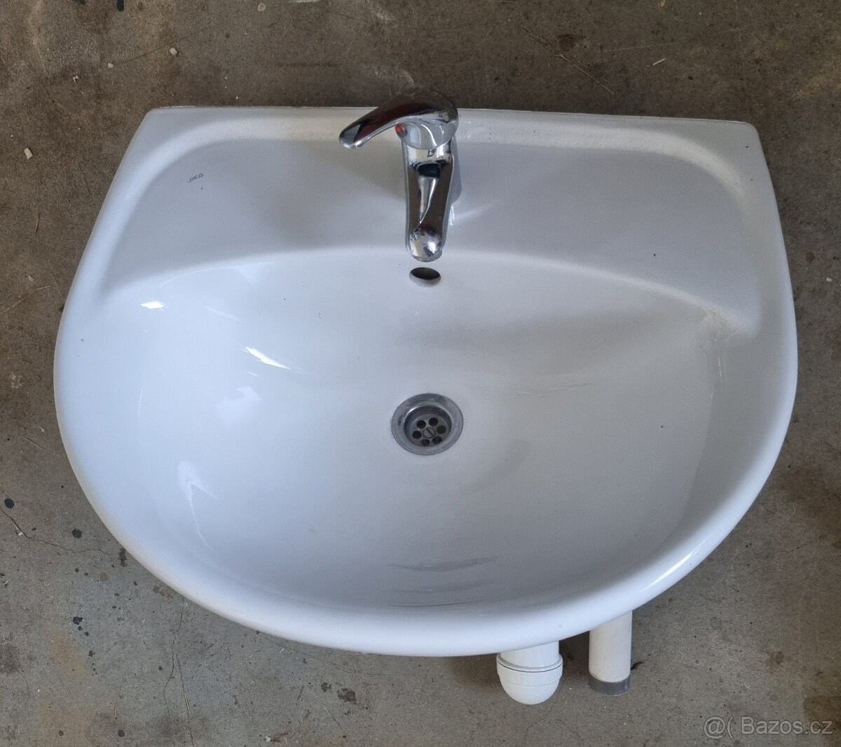 Umyvadlo s podstavcem a baterií - 3