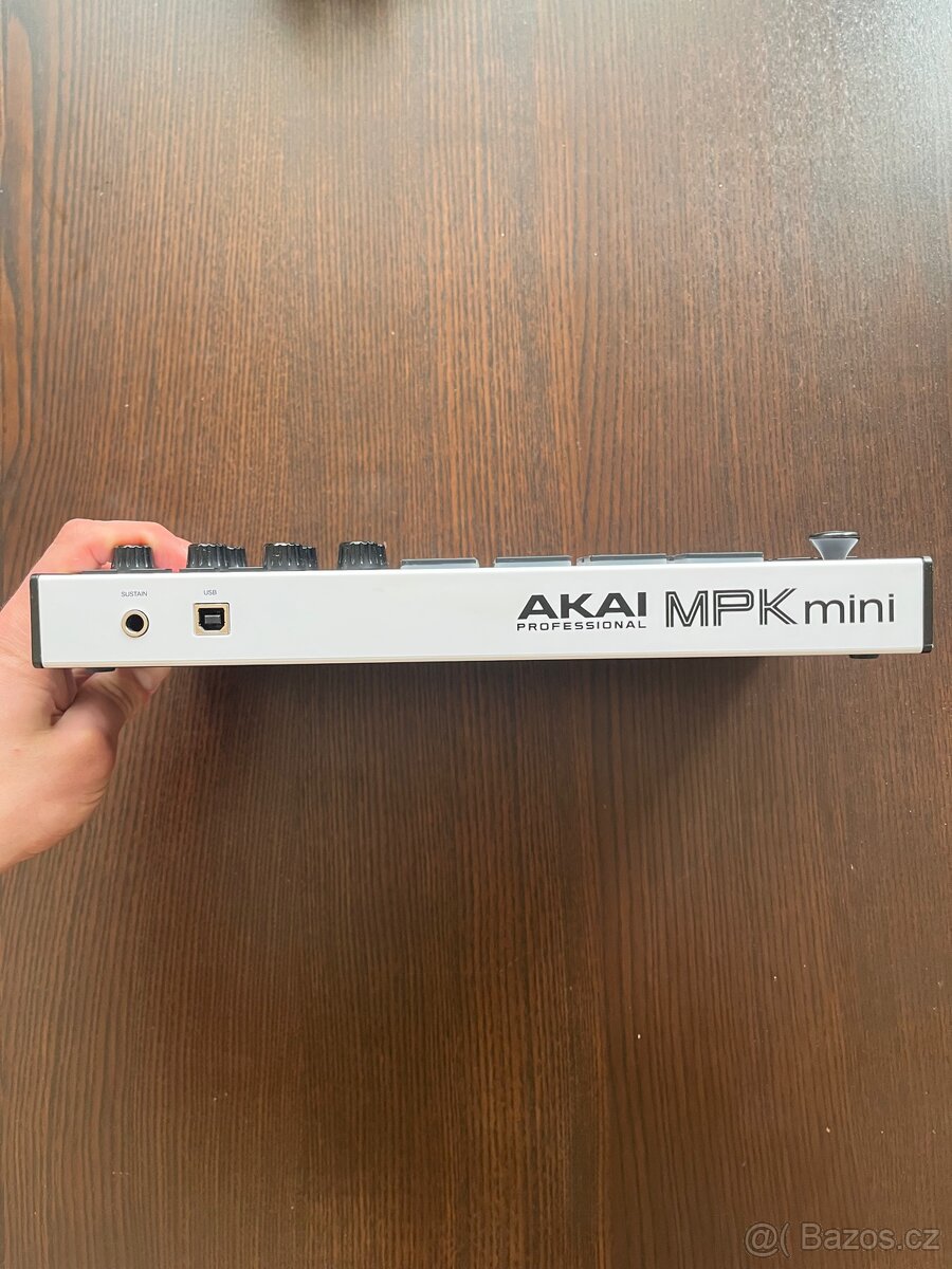 Akai MPK mini - 3