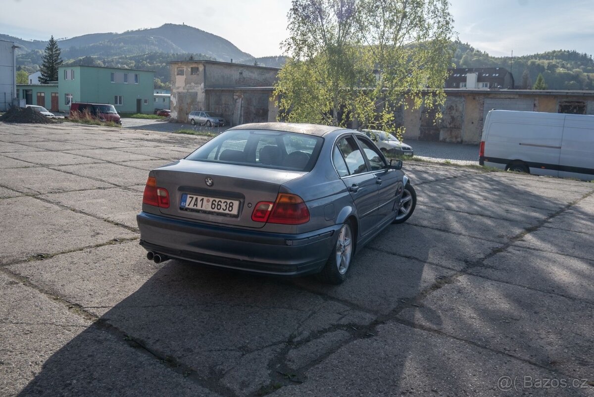 BMW E46 328i Sedan - 3