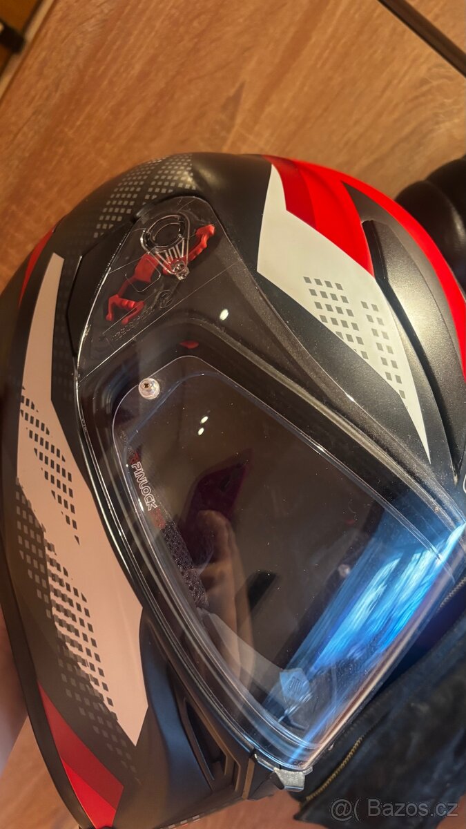 motorkářská helma AGV - 3