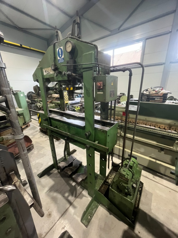 72. Hydraulický montážní lis CDM 80 - 3