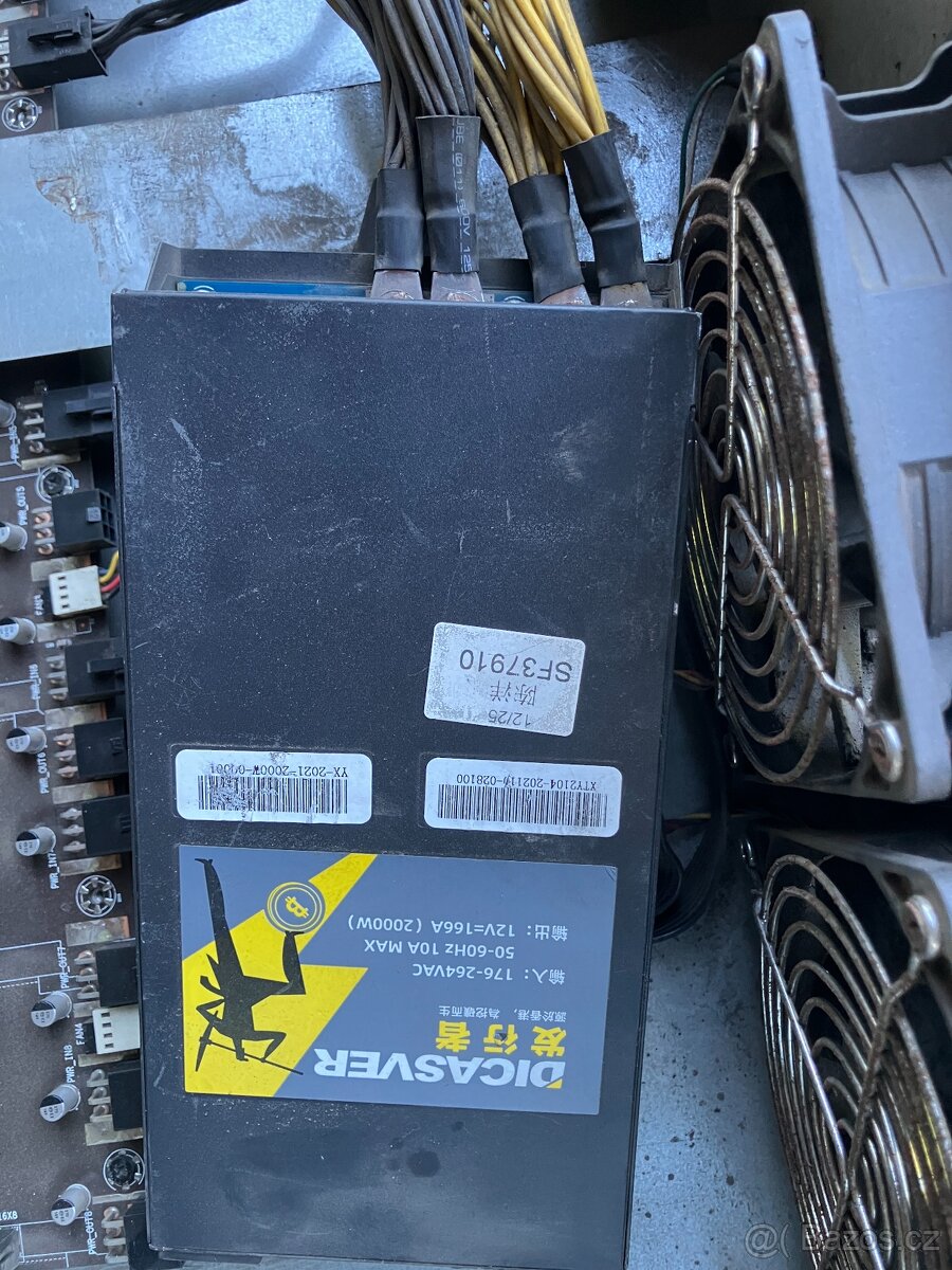 těžební rig na kryptoměny - mining rig - 3