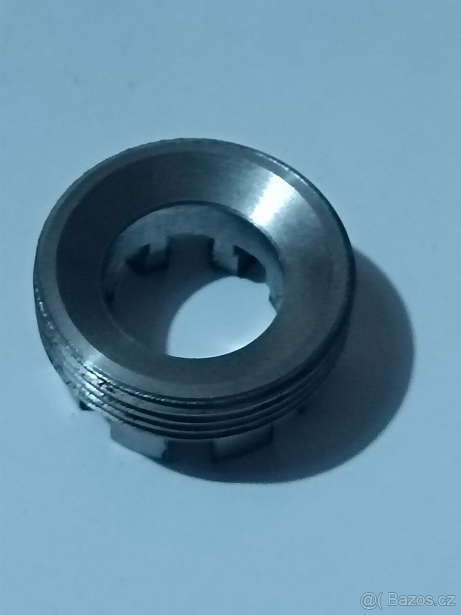 Korunková matice ucpávky vodní pumpy Zetor 15, nerez - 3