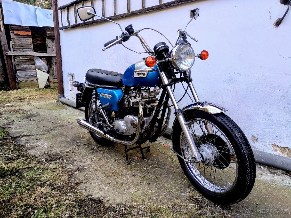 Triumph Bonneville T140 - 3