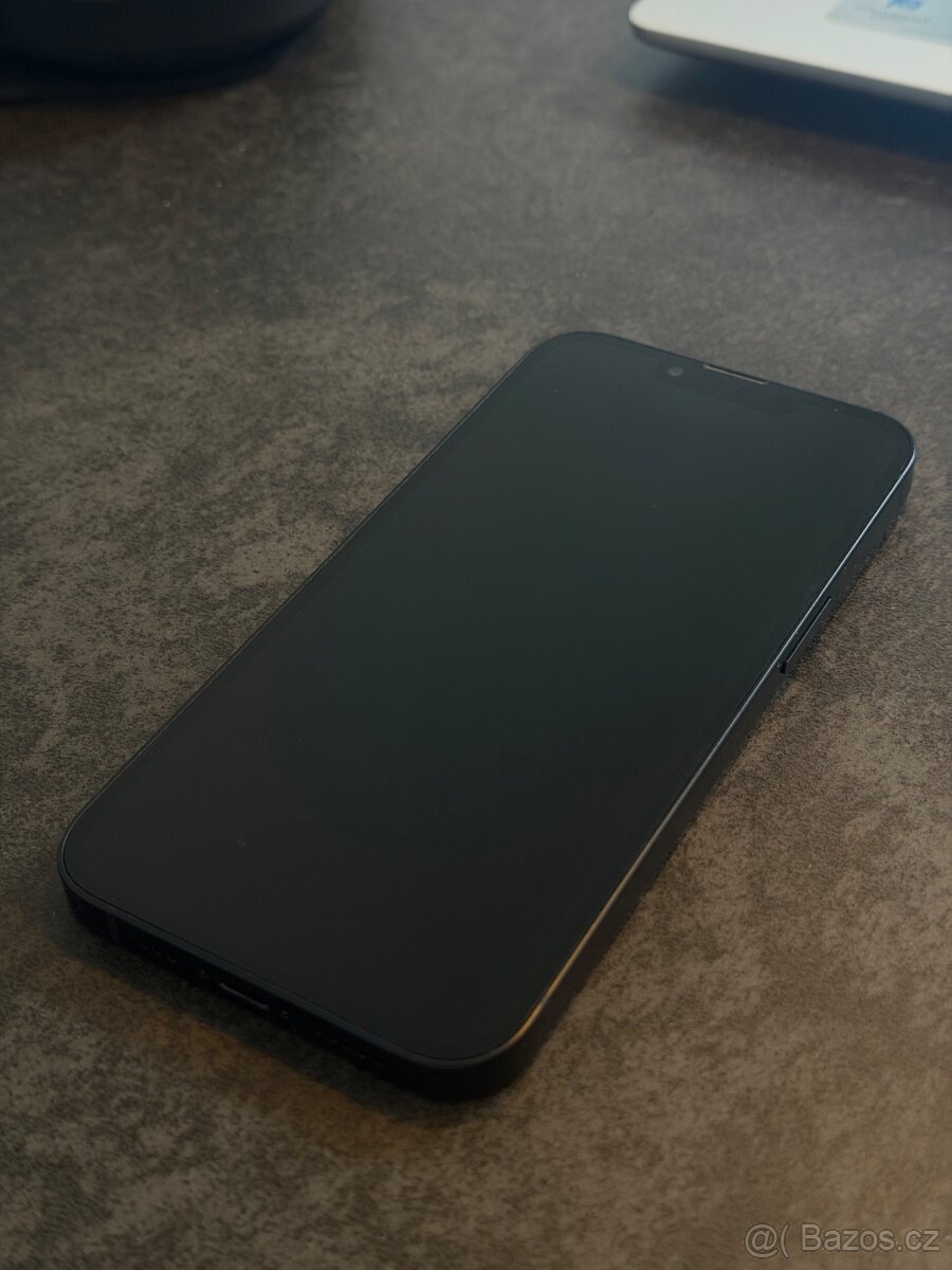 iPhone 13 256GB tmavě modrá - 3