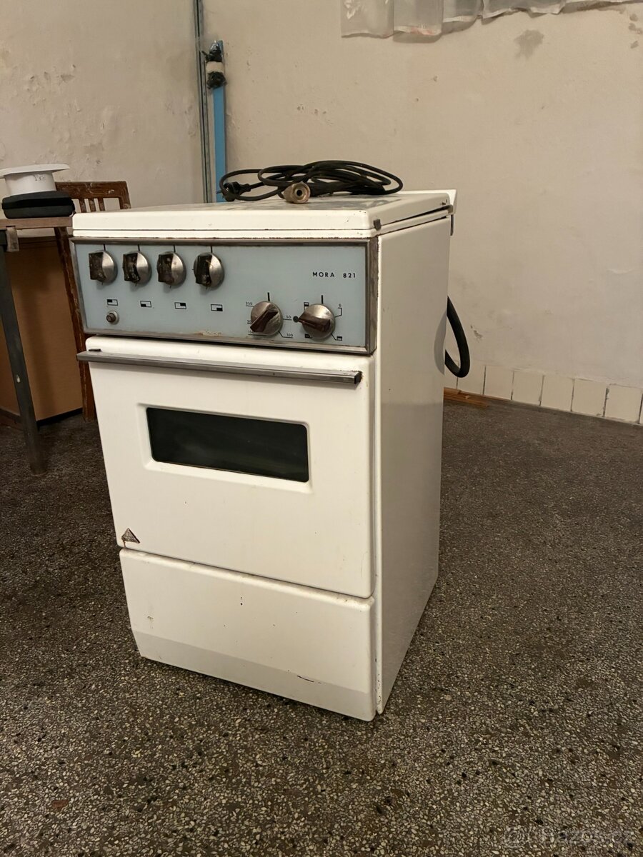 Kombinovaný elektroplynový sporák MORA 821 - 3