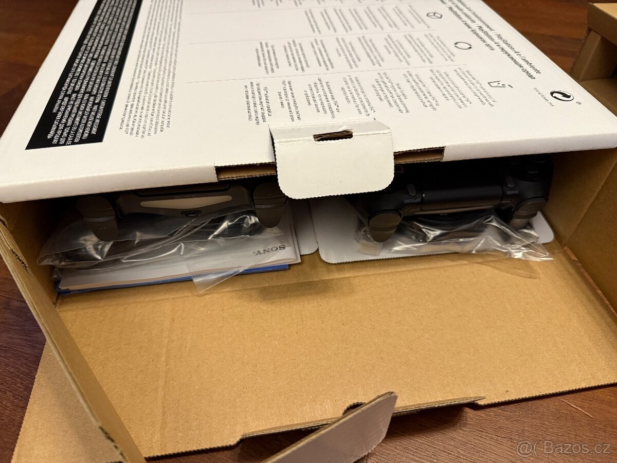 Prodám Playstation 4 + 2x ovladač - 3