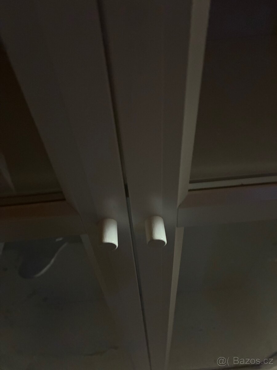 Vitrína/knihovna - 3