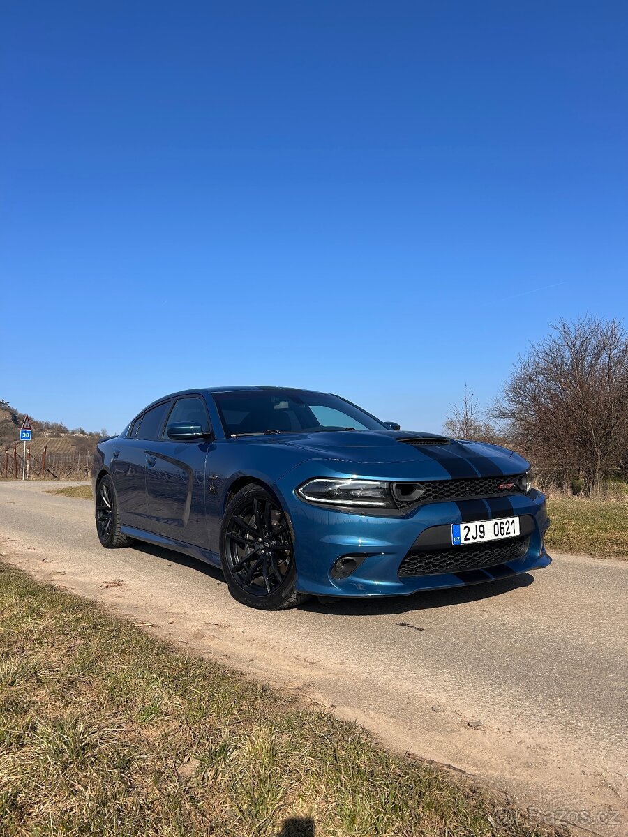 Dodge Charger 6,4 HEMI - 3
