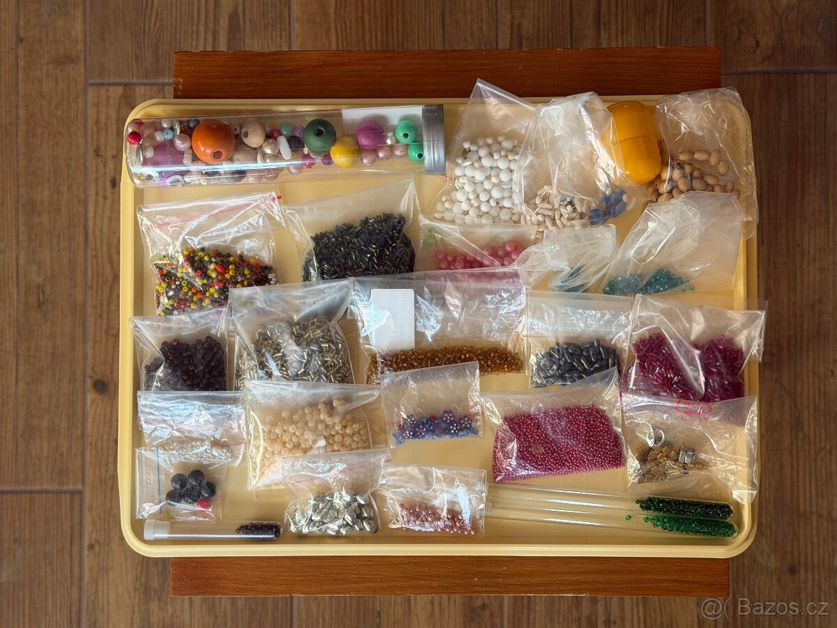 KORÁLKY A FLITRY - 3