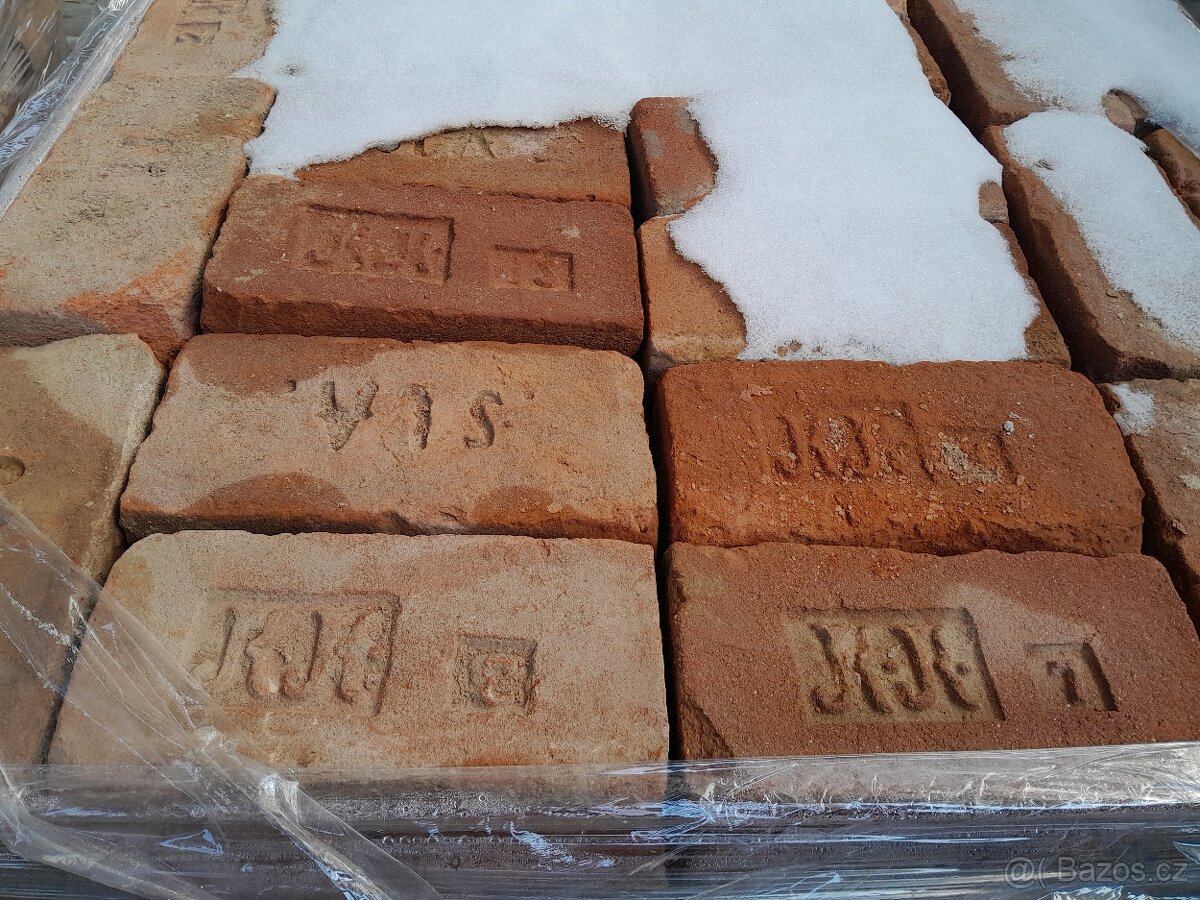 Staré cihle se znaky - 3