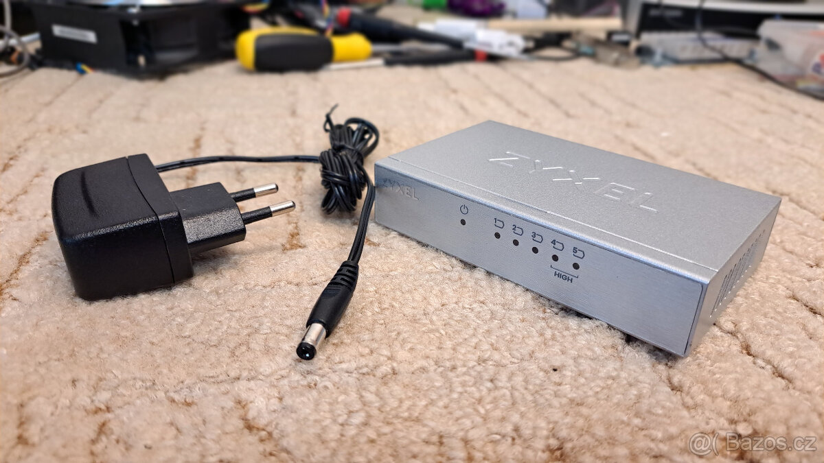 Zyxel ES-105A v3 – 5portový ethernet switch 10/100 Mb/s - 3