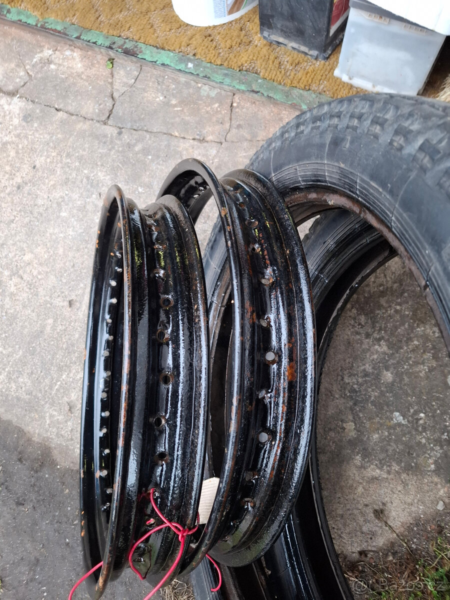 Prodám starší ráfky,sedlo na Dněpr,Ural,M72 - 3