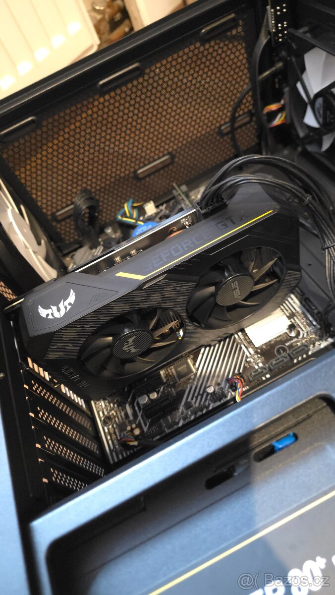 Prodám herní počítač se dvěma monitory - 3