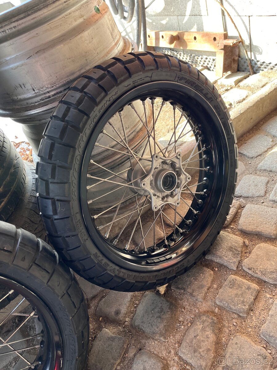 Supermoto kola KTM 690 - 3