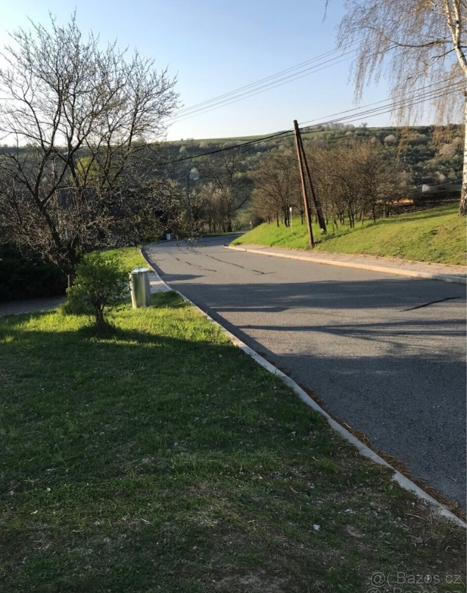 Pozemek k prodeji Svárov u UH - 1084m2 - 3