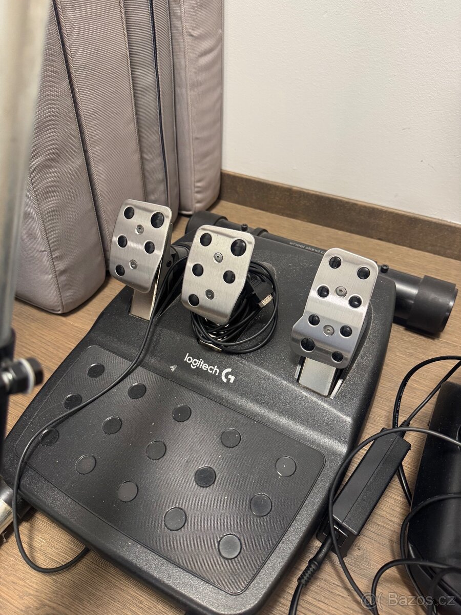 Logitech G920 + pedály + řadící páka + držák - 3