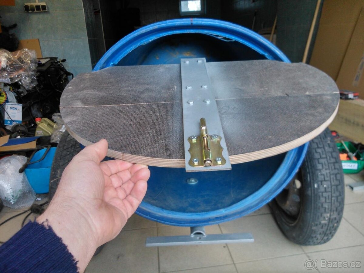 Prodám přívěsný vozík s žehličkou na kouli - 3