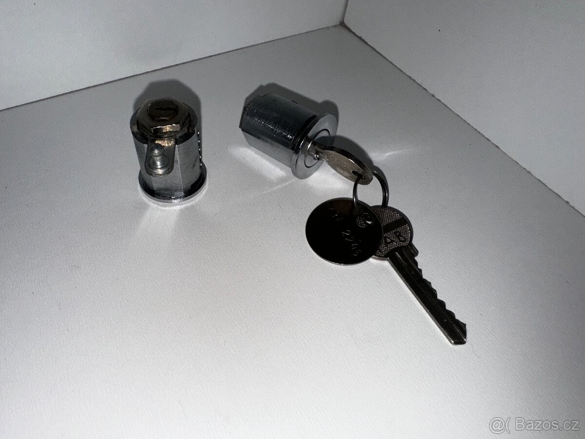 Škoda 110 R, 110R nové originál dverové zámky FAB - 3