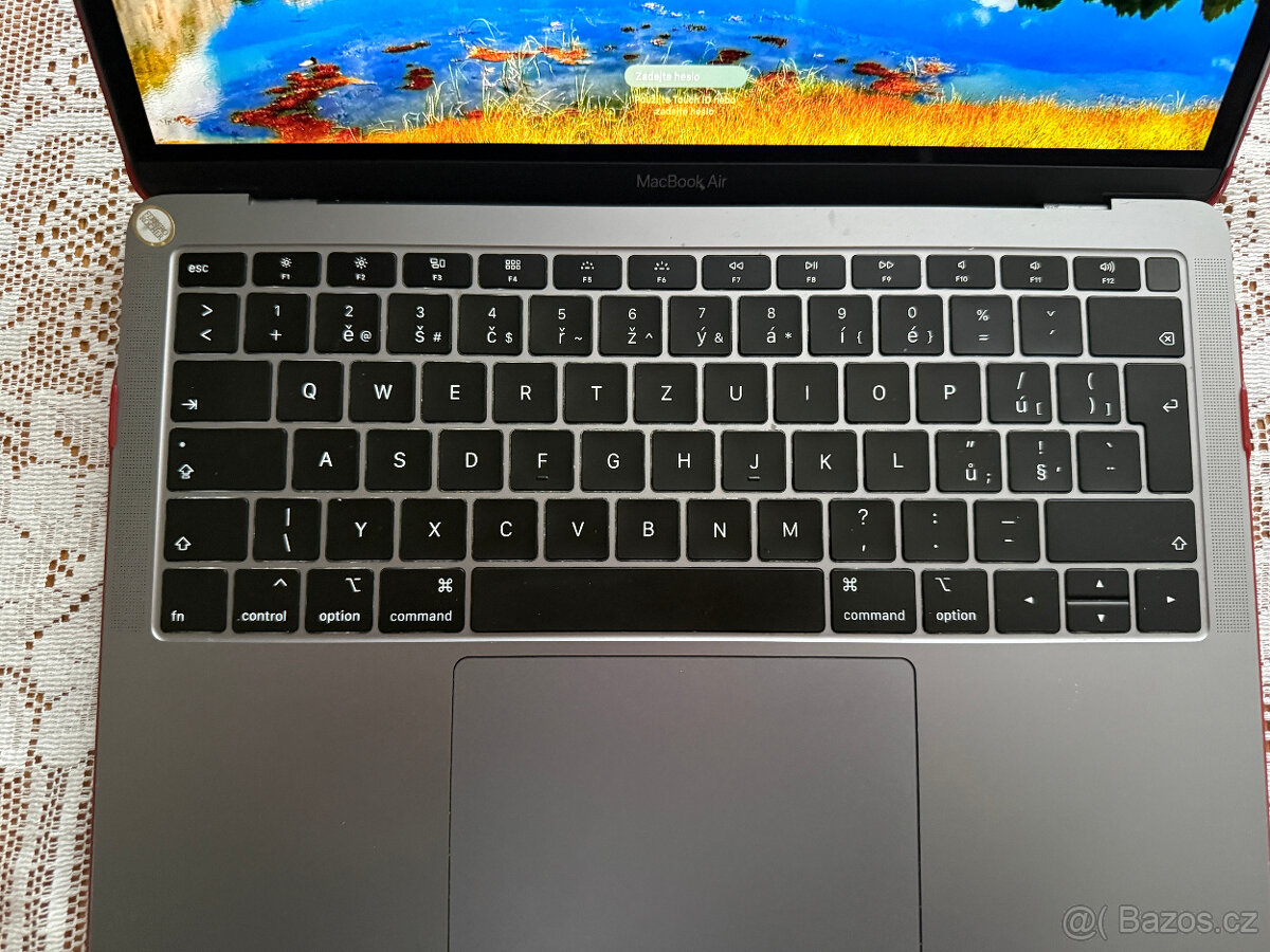 Apple Macbook air 13.3”, i5, 16GB RAM,256GB SSD disk - 3