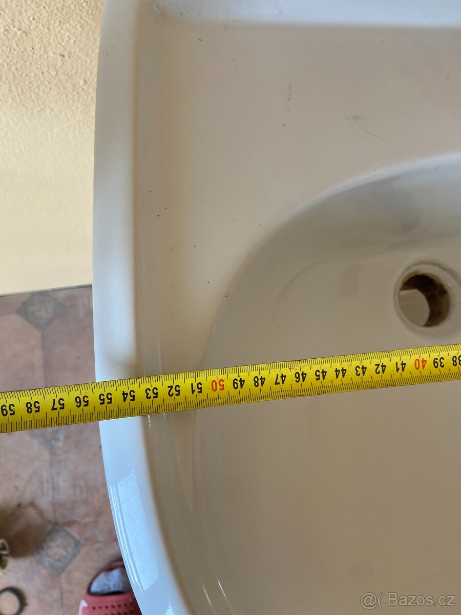 Umyvadlo s nožkou - 3