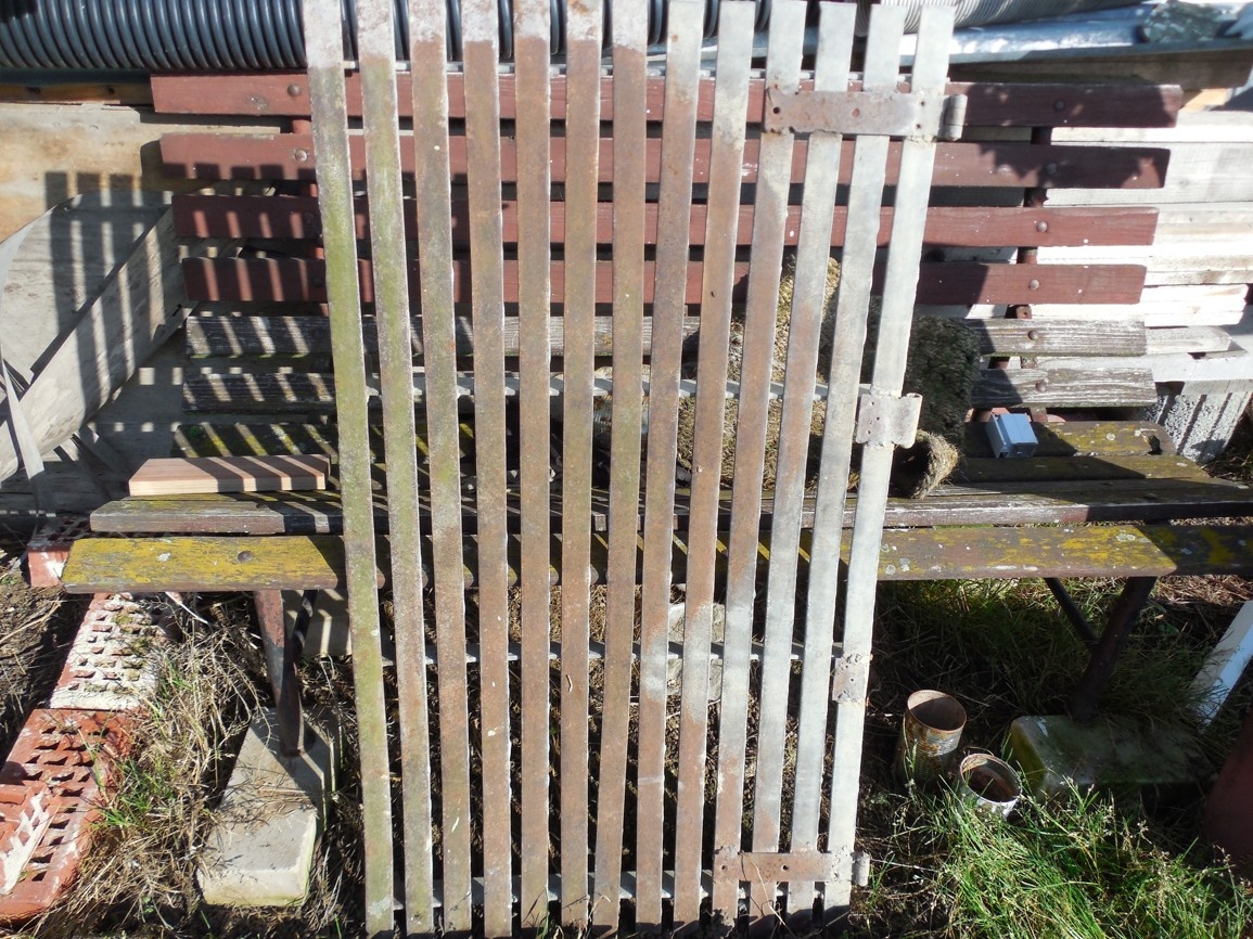 KOVOVÉ ROŠTY - 2 KUSY - 3