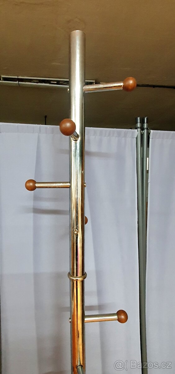 Kovový věšák na oblečení - 3