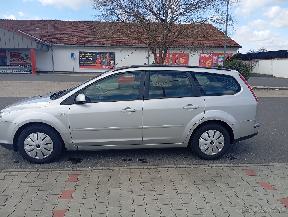 Ford Focus 1.6 benzín - 3