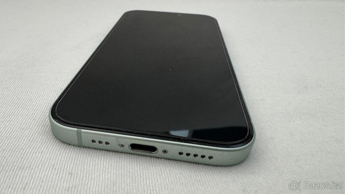 iPhone 15 / 256GB - Green - 3