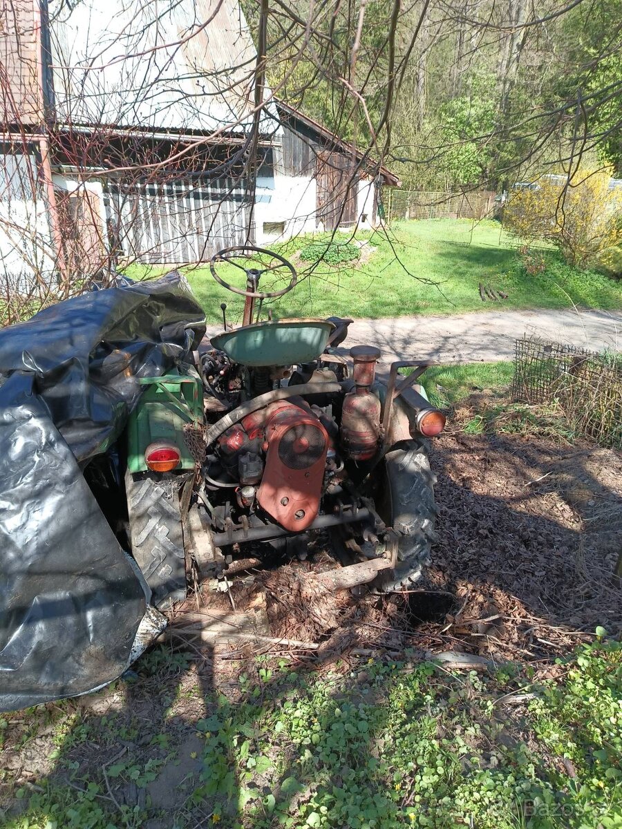 Prodám traktor RS09 čtyř válec - 3