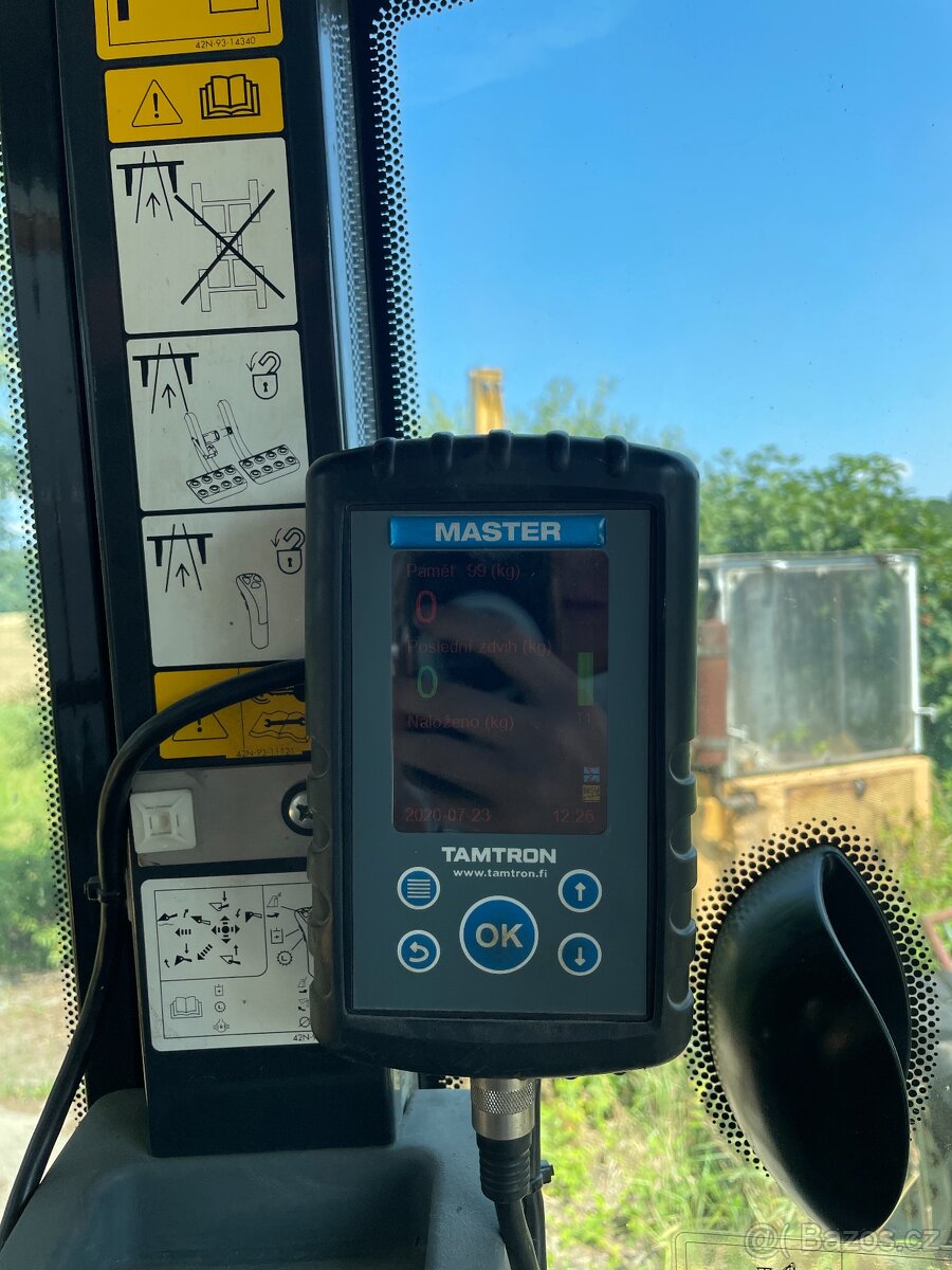 Komatsu WB93 - 3