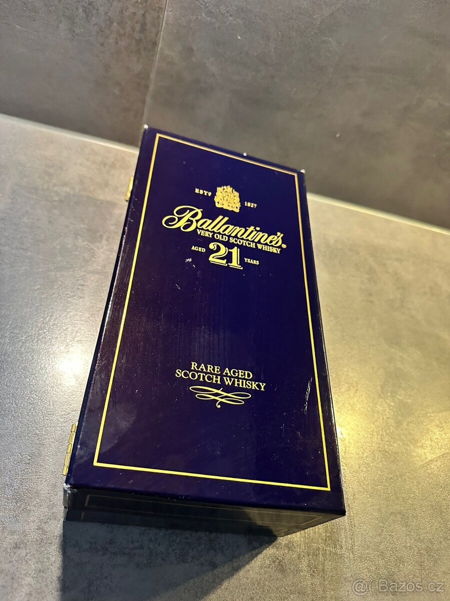 Ballantine's 21 Year Old (Modrý Keramický Dekanter, 70cl) - 3