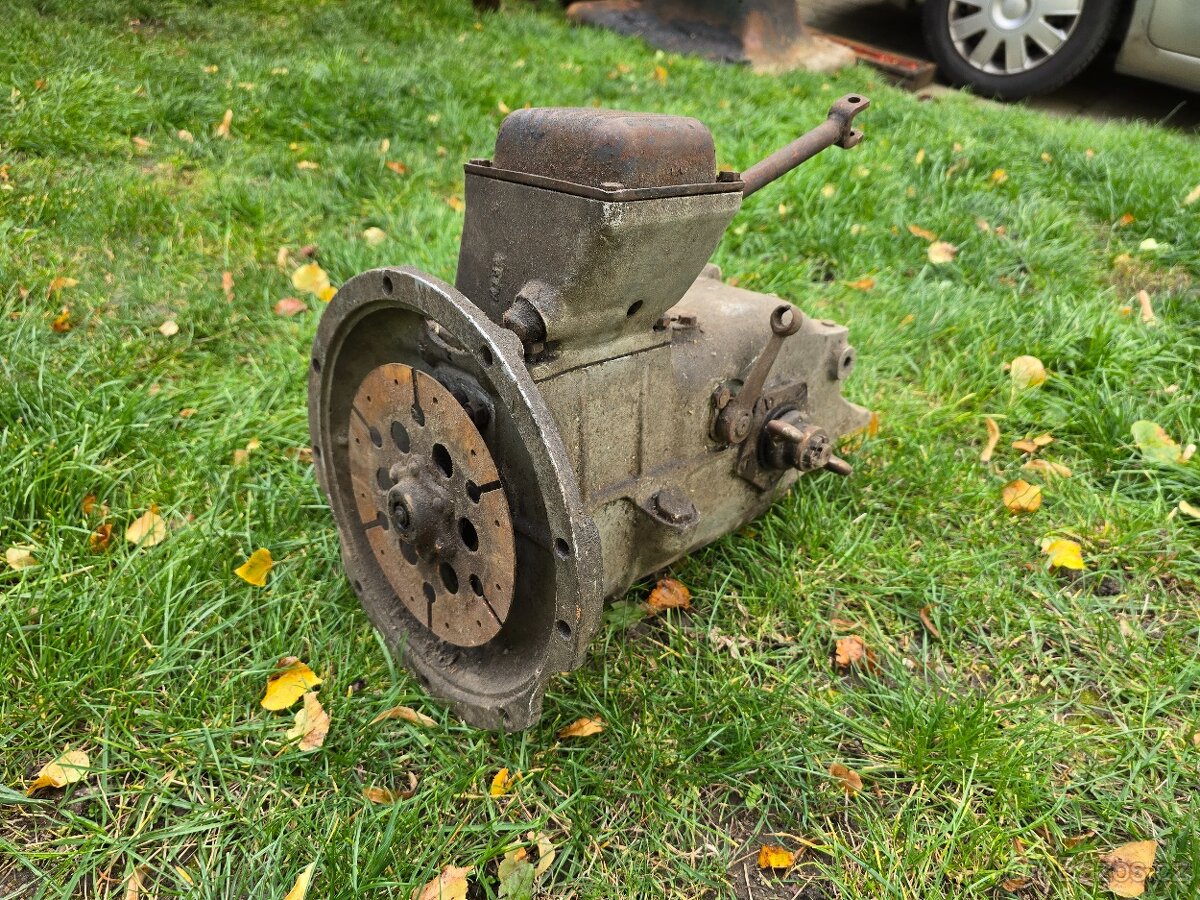 Převodovka z frézky - náhradní díly - 3