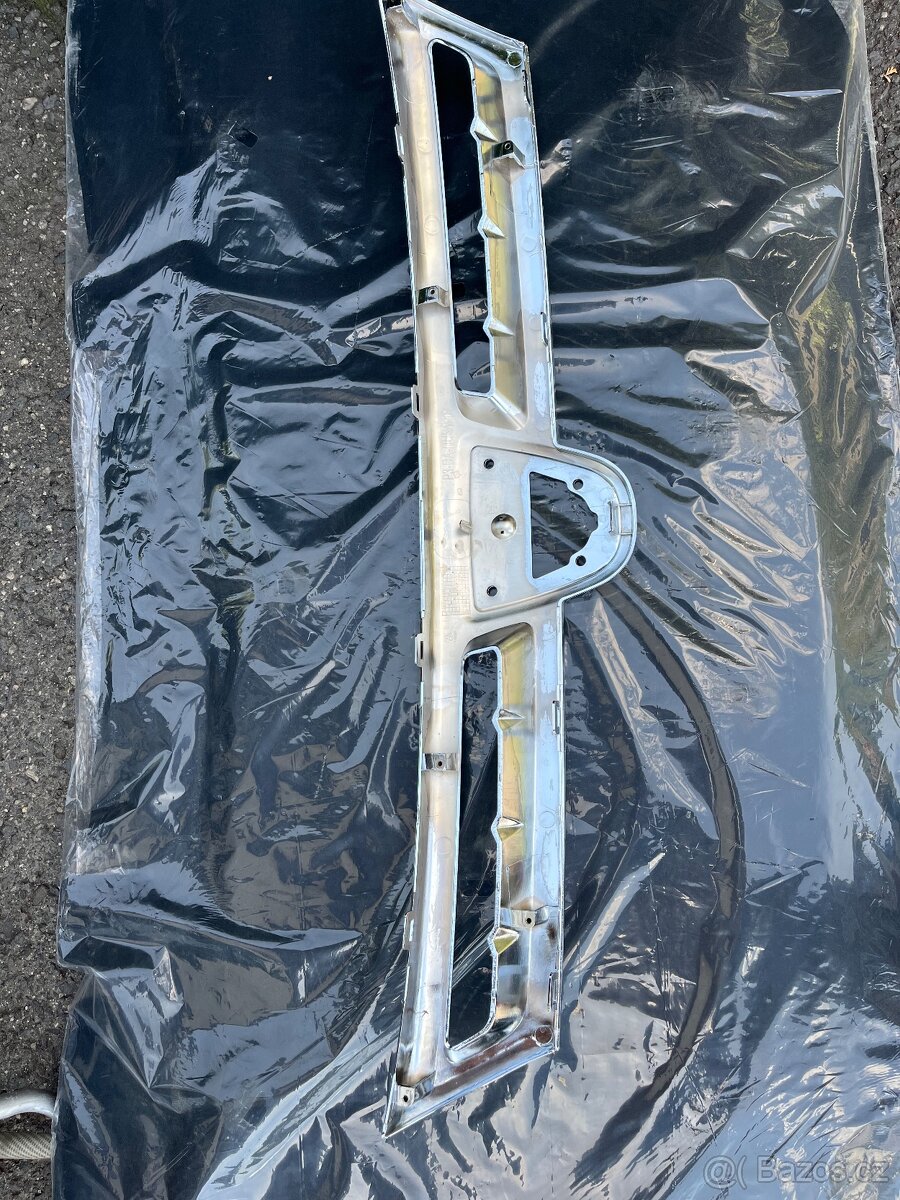 Dacia Duster maska - 3