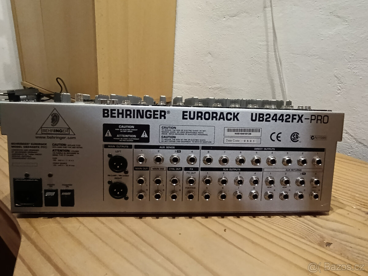 Mixážní pult Behringer Eurorack UB2442FX Pro - 3